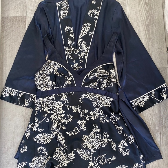 2 piece silky night wear - Picture 1 of 3